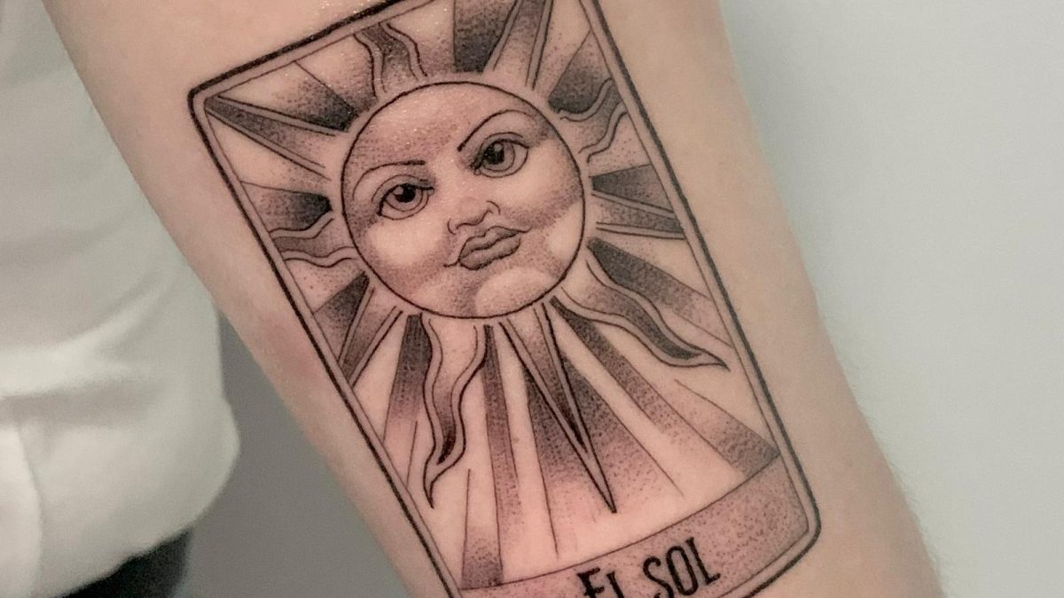 tatuaje carta del tarot el sol