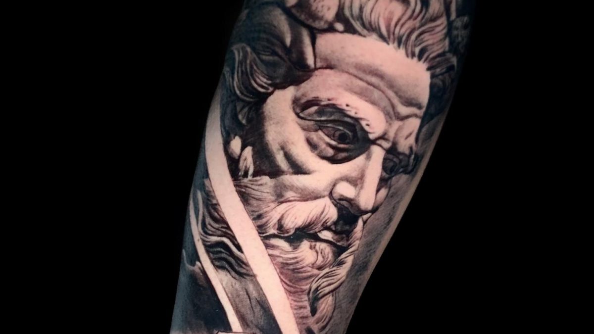 Tatuaje de neptuno con partenon